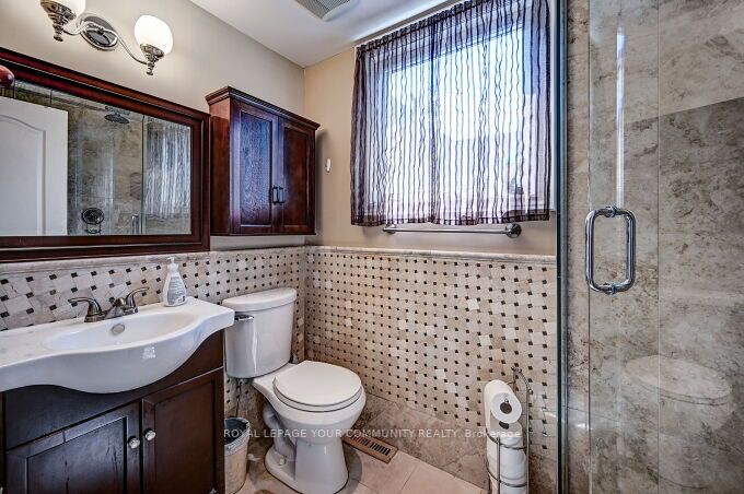 16 Rathfon Cres