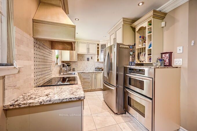 16 Rathfon Cres