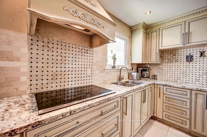 16 Rathfon Cres