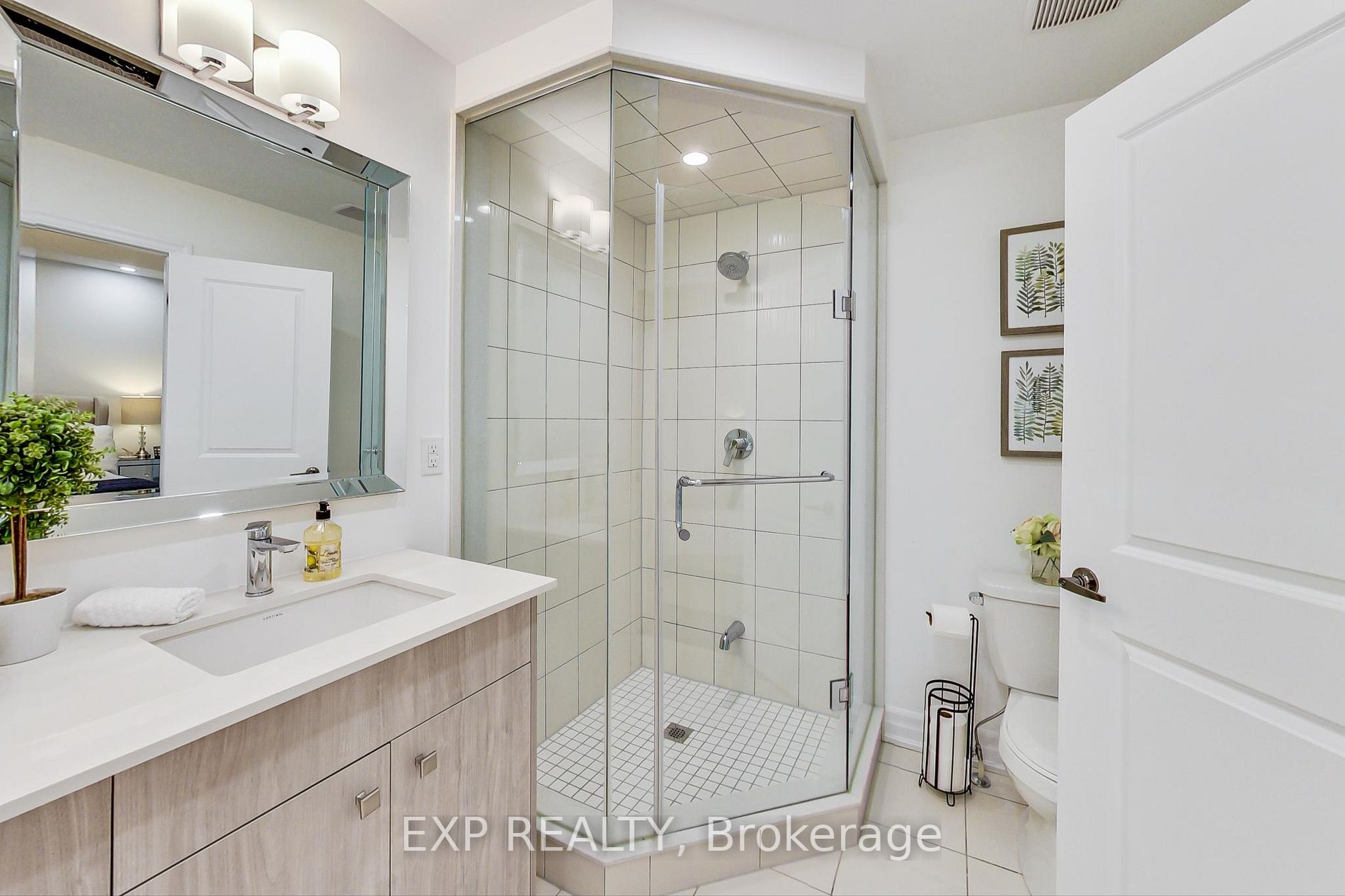 2285 Major Mackenzie Dr W