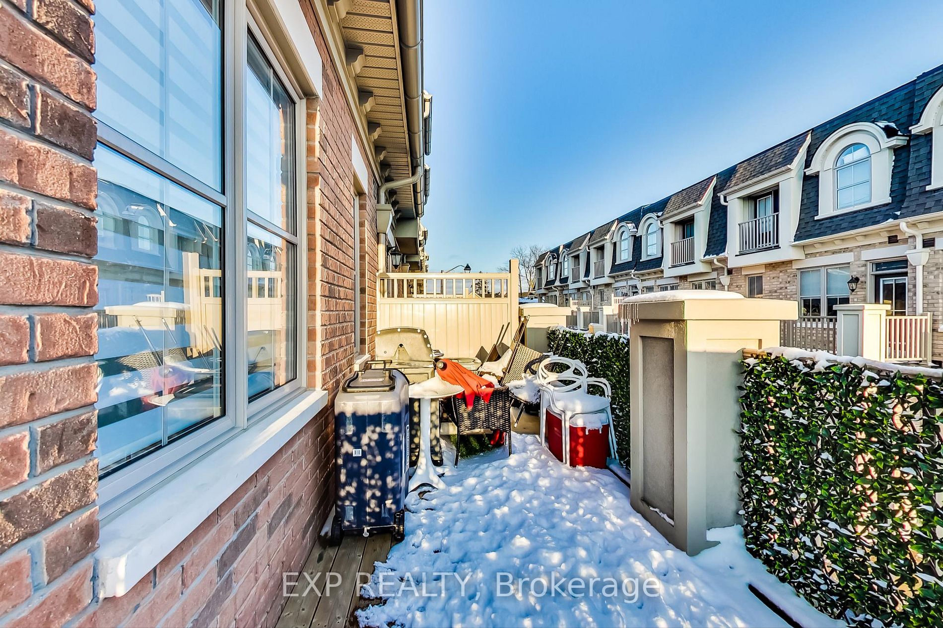 2285 Major Mackenzie Dr W