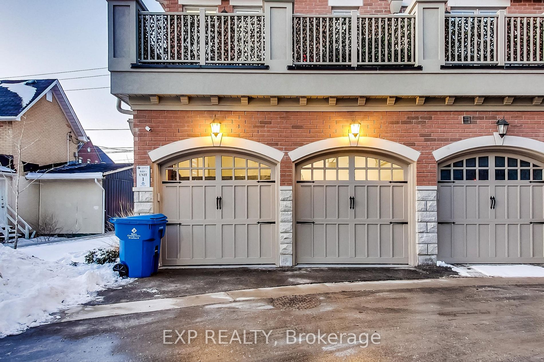 2285 Major Mackenzie Dr W