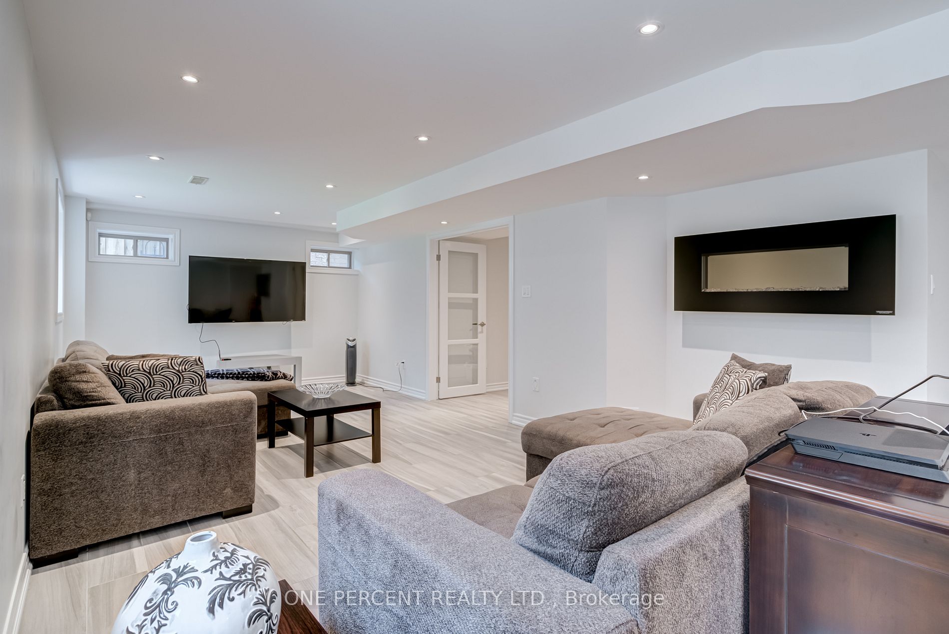 22 Westwind Cres