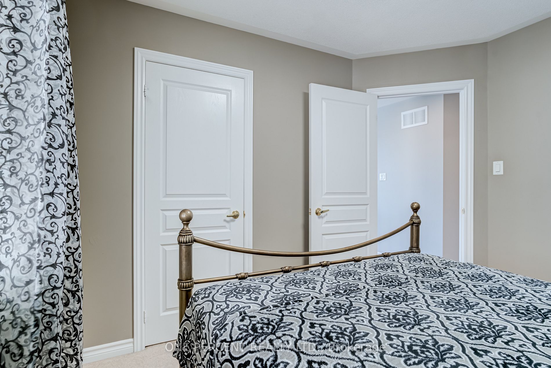 22 Westwind Cres
