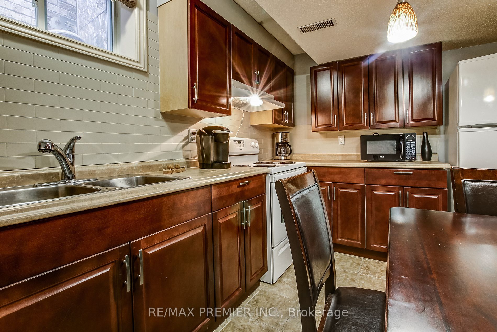 36 A.V. Nolan Dr, #Lower