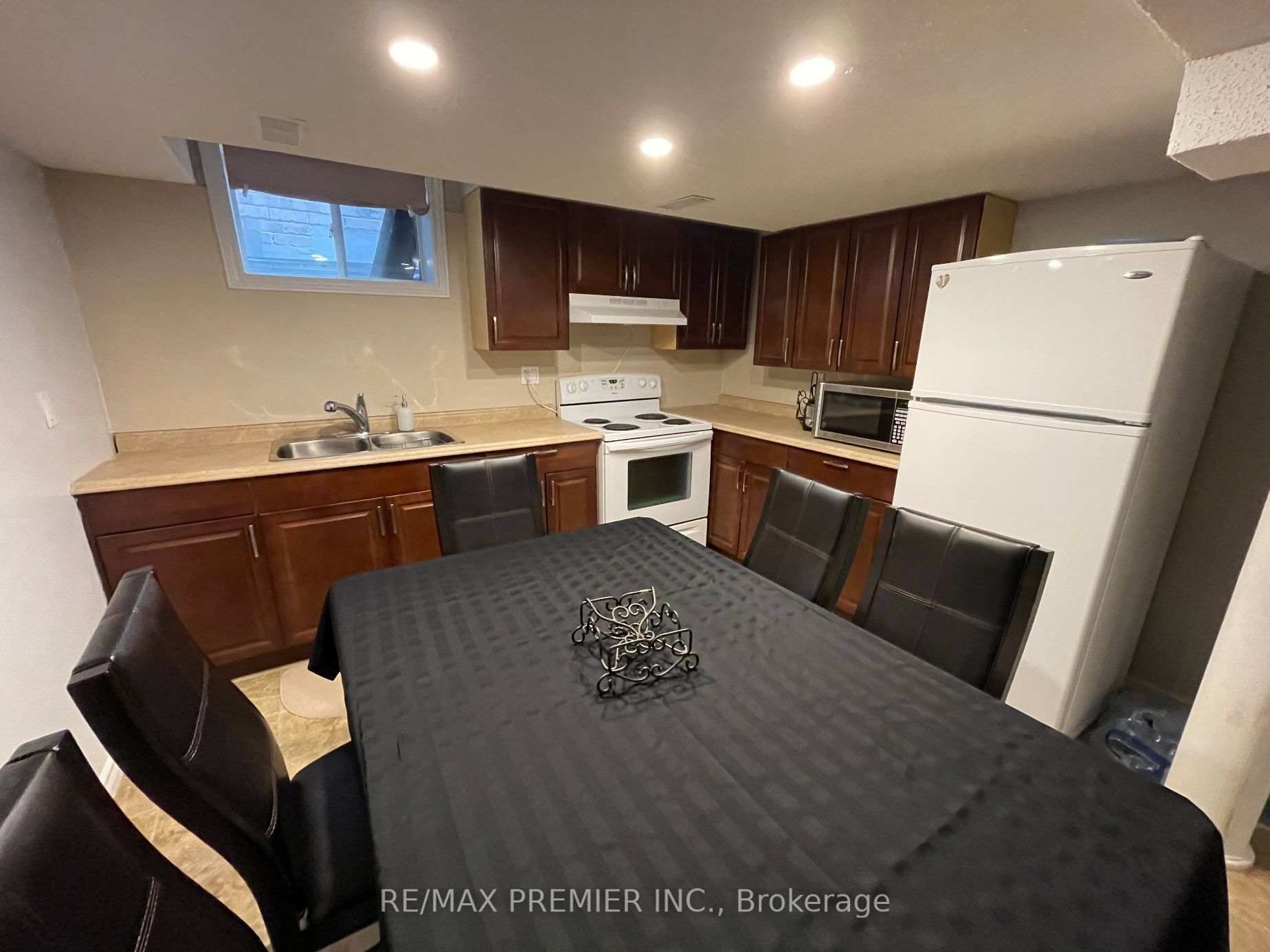 36 A.V. Nolan Dr, #Lower