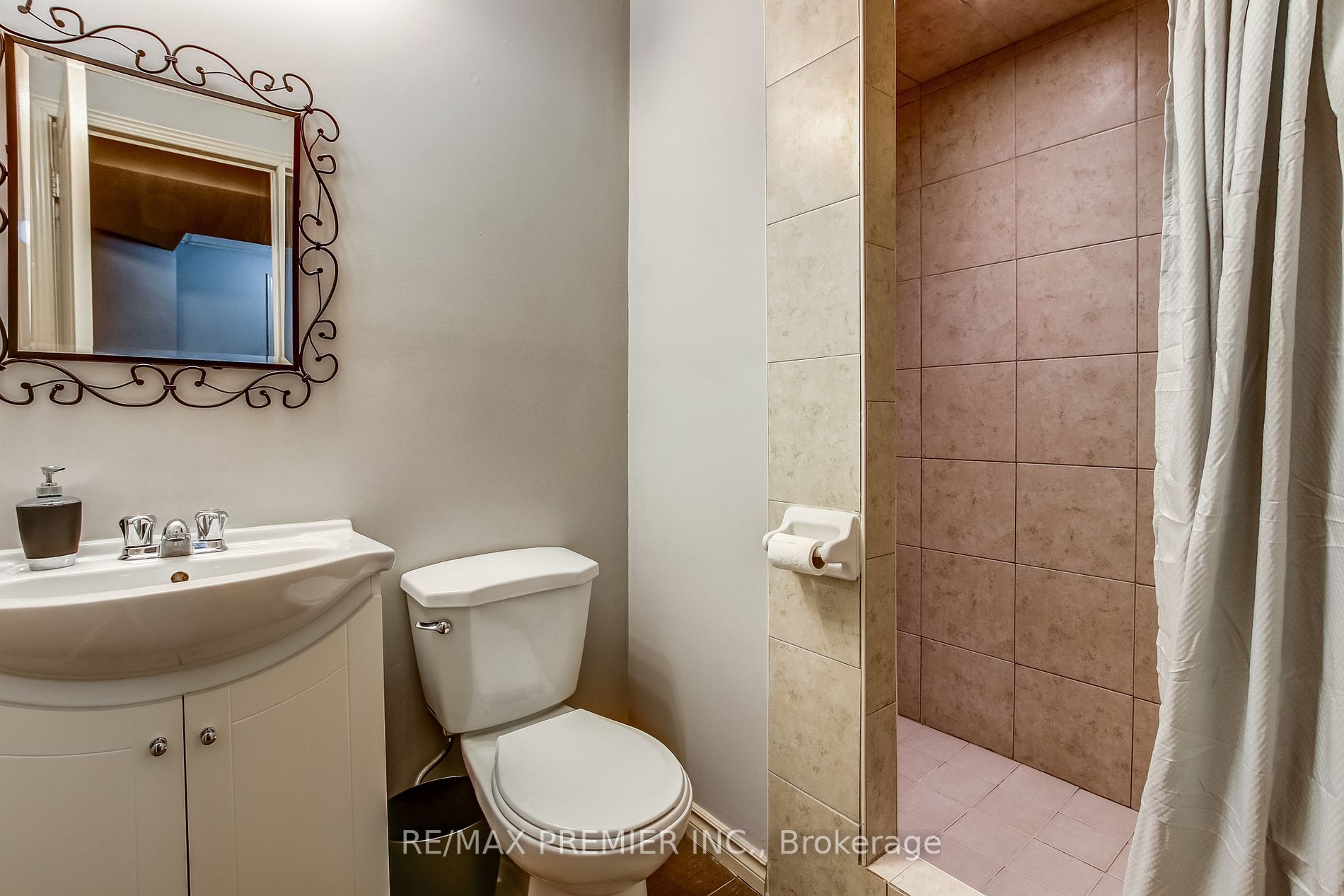 36 A.V. Nolan Dr, #Lower