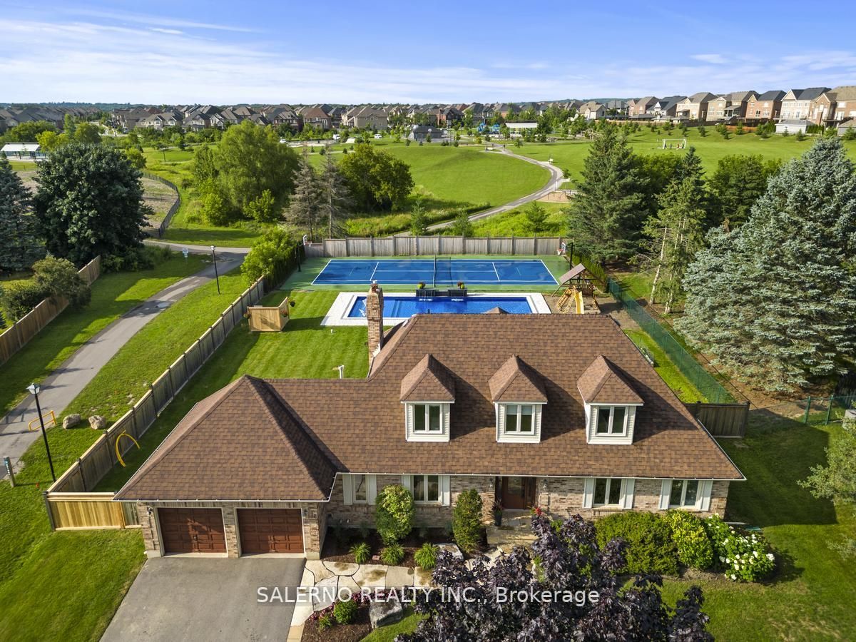 72 Goodfellow Cres