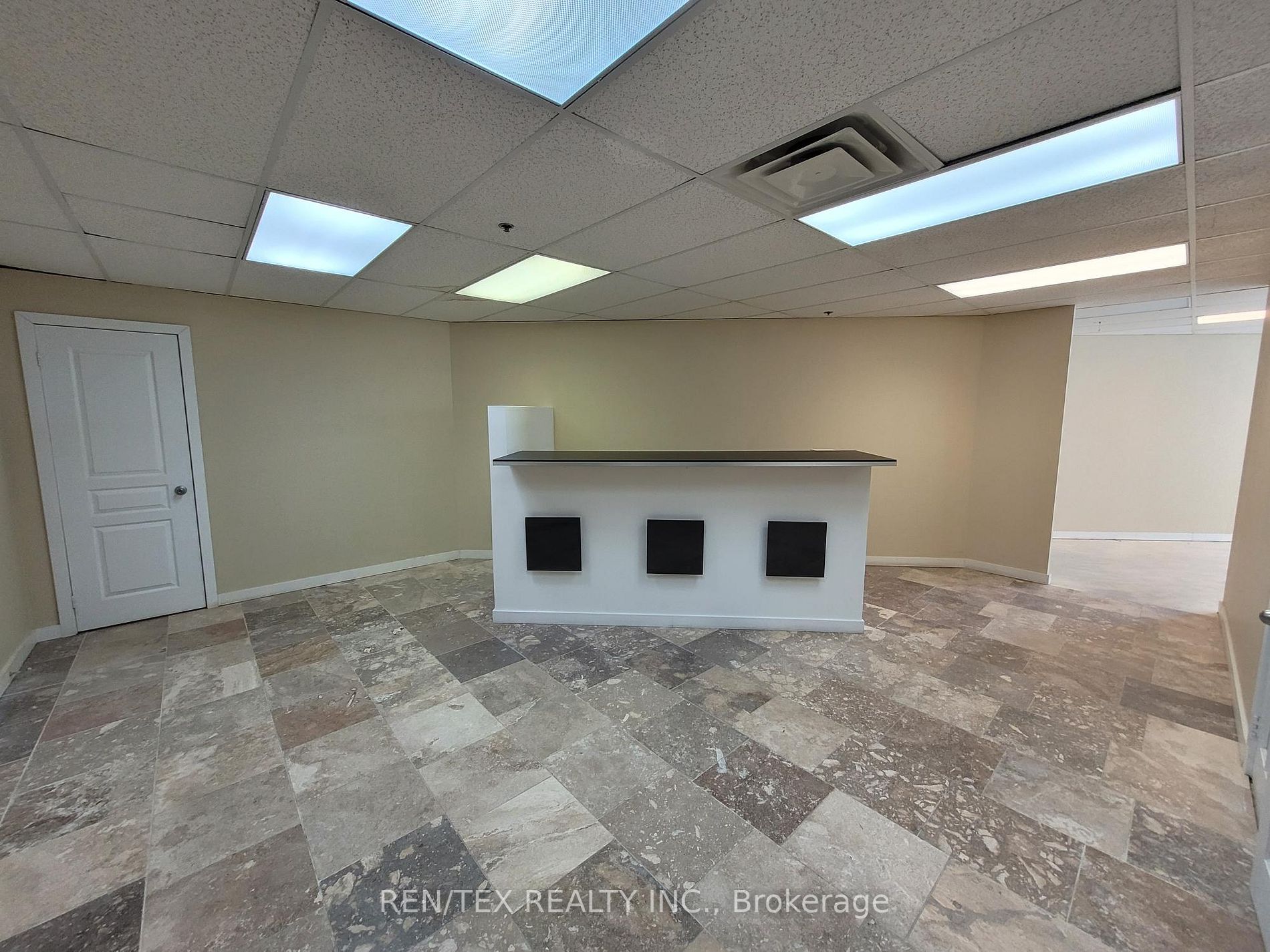 27 Roytec Rd, #6C