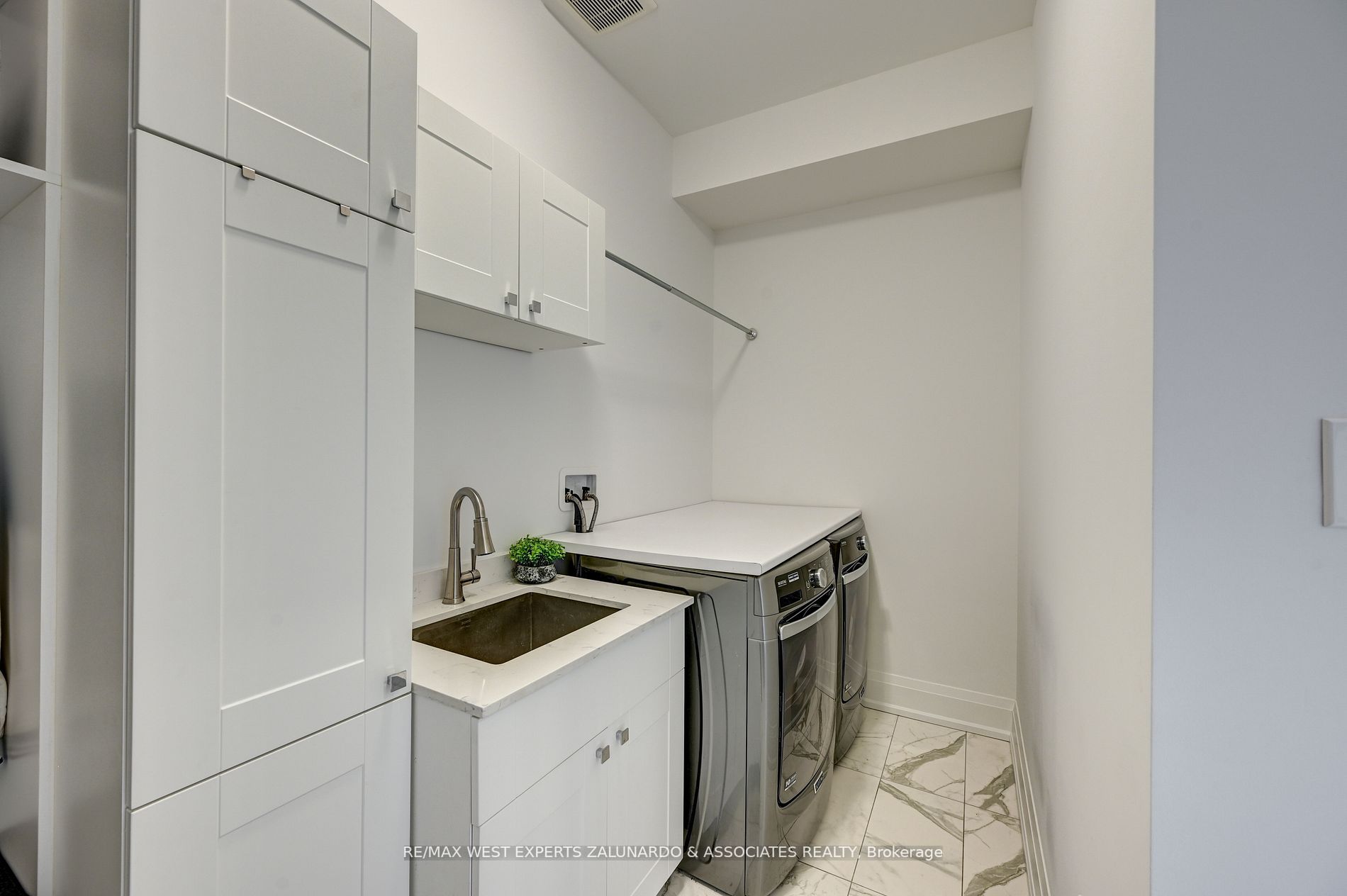 9 Jenkins Ave