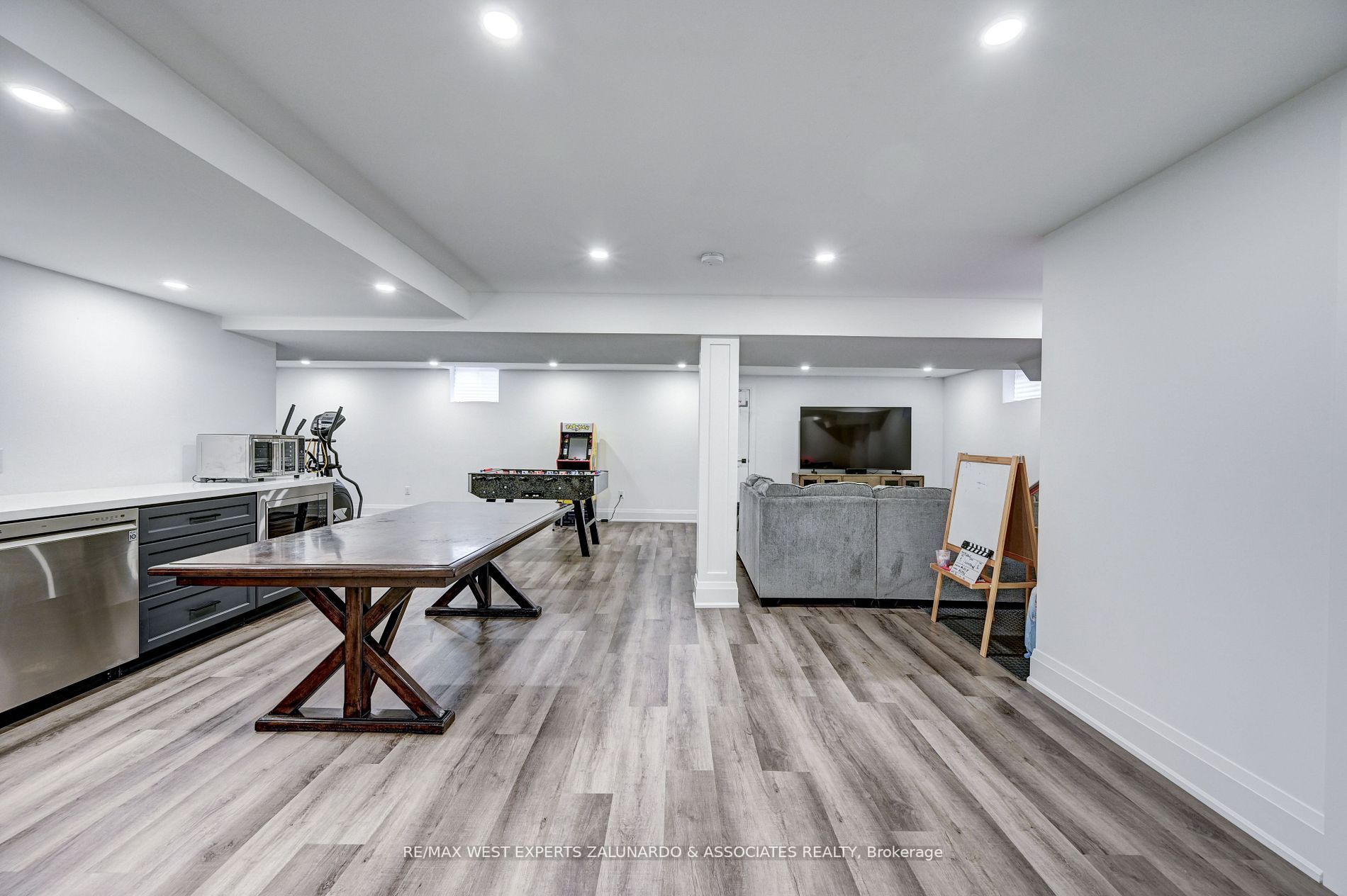 9 Jenkins Ave