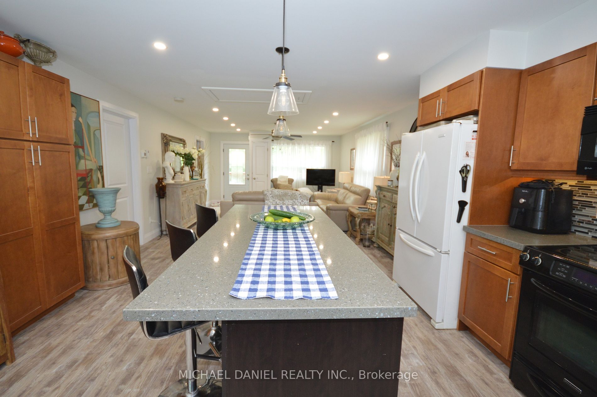 882 Kennedy Rd