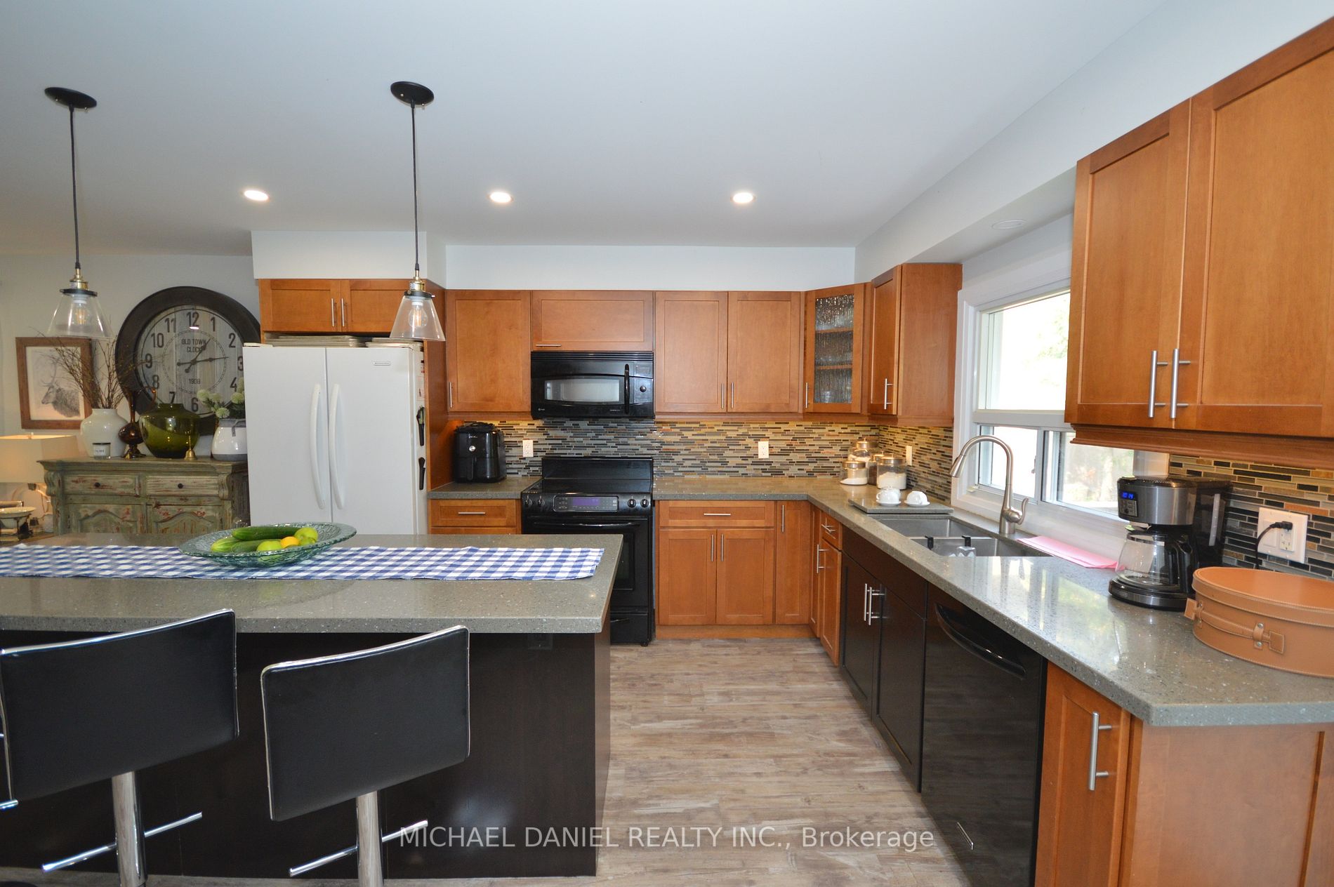 882 Kennedy Rd