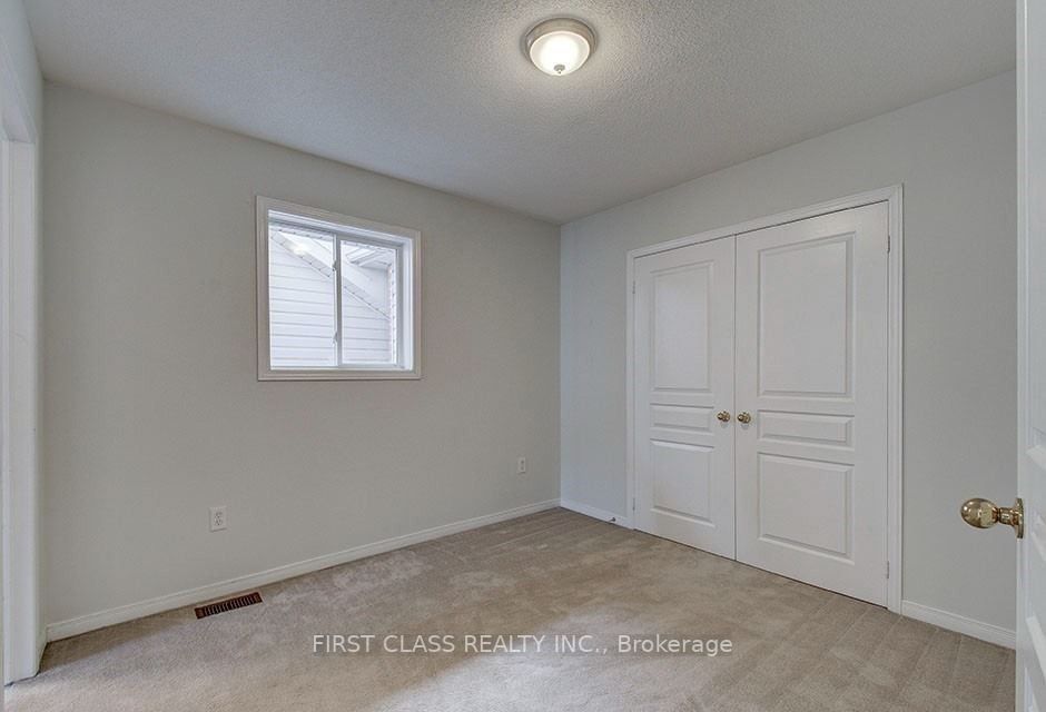 23 Barr Cres
