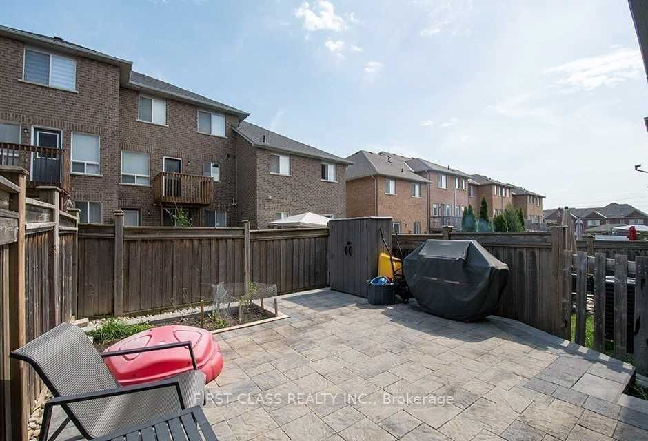 23 Barr Cres