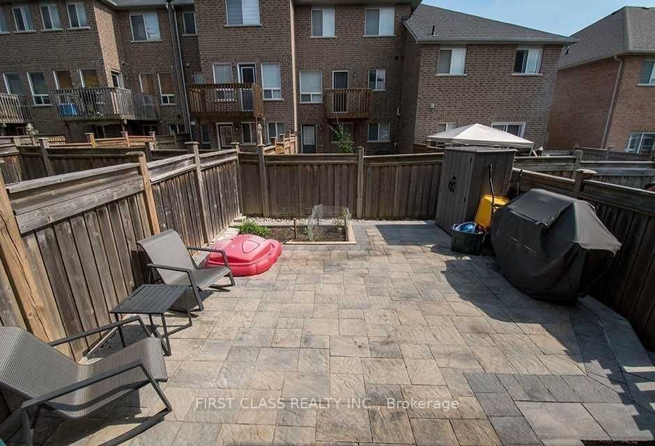 23 Barr Cres