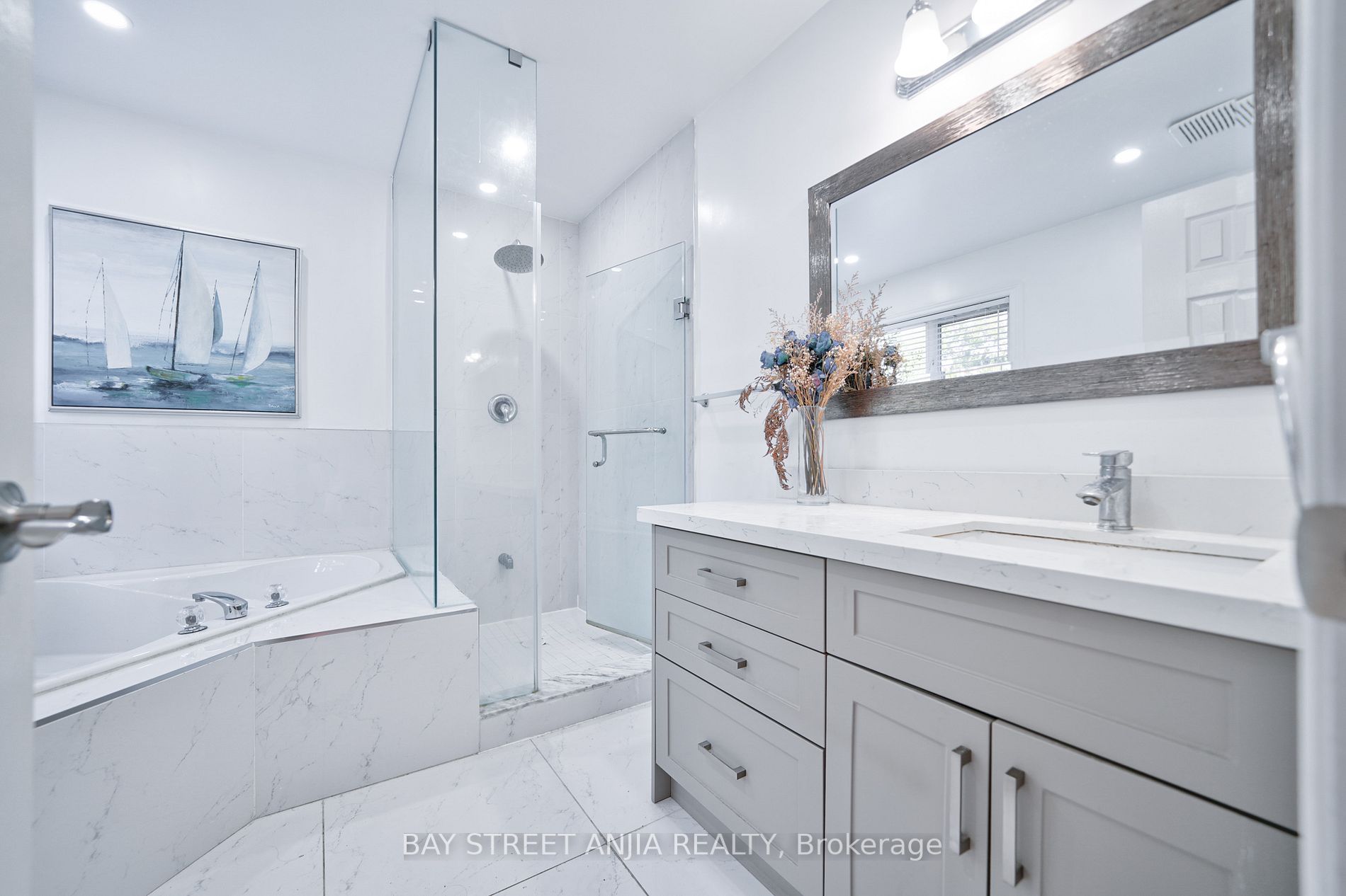 56 Loredana Crt