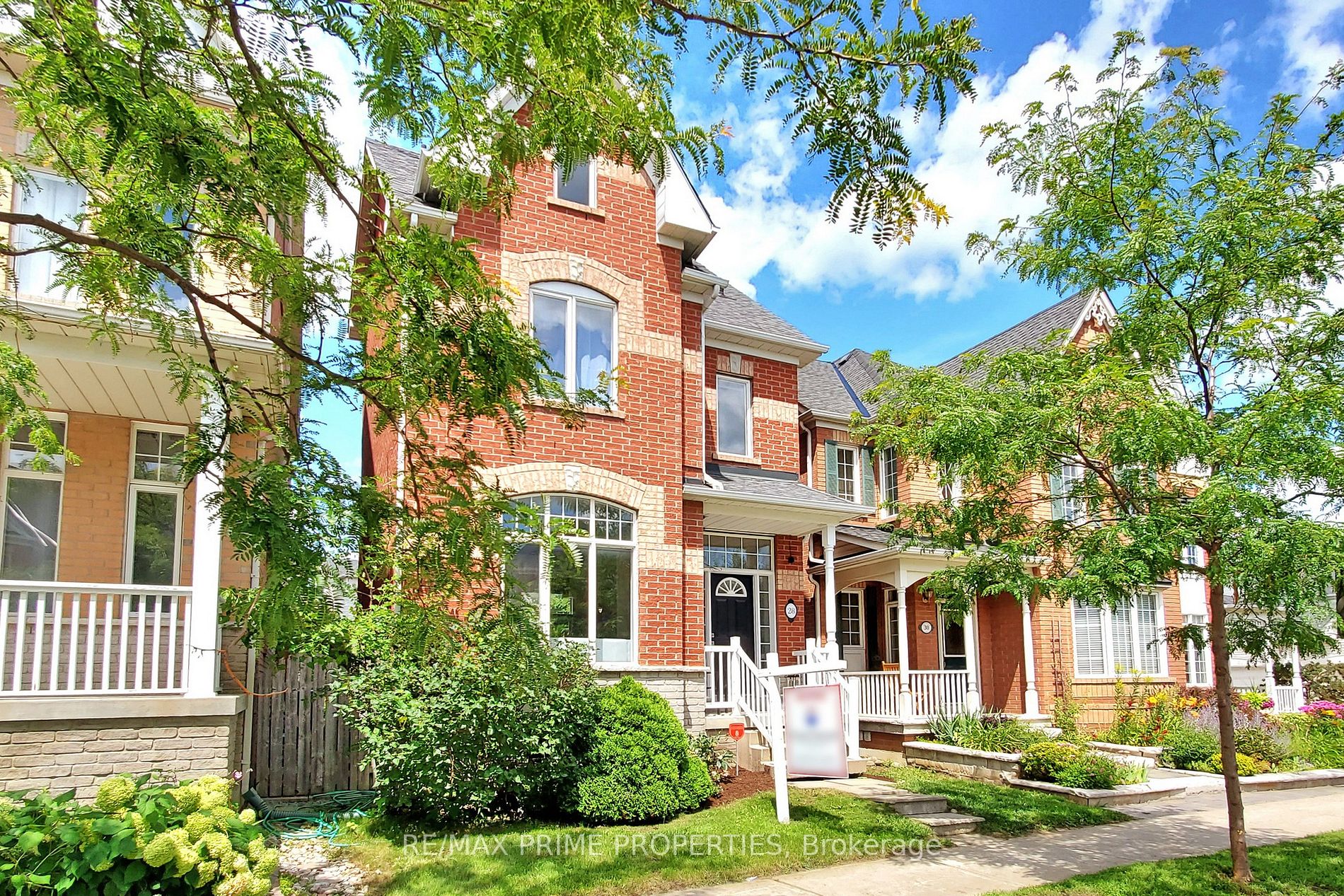 28 Spring Meadow Ave