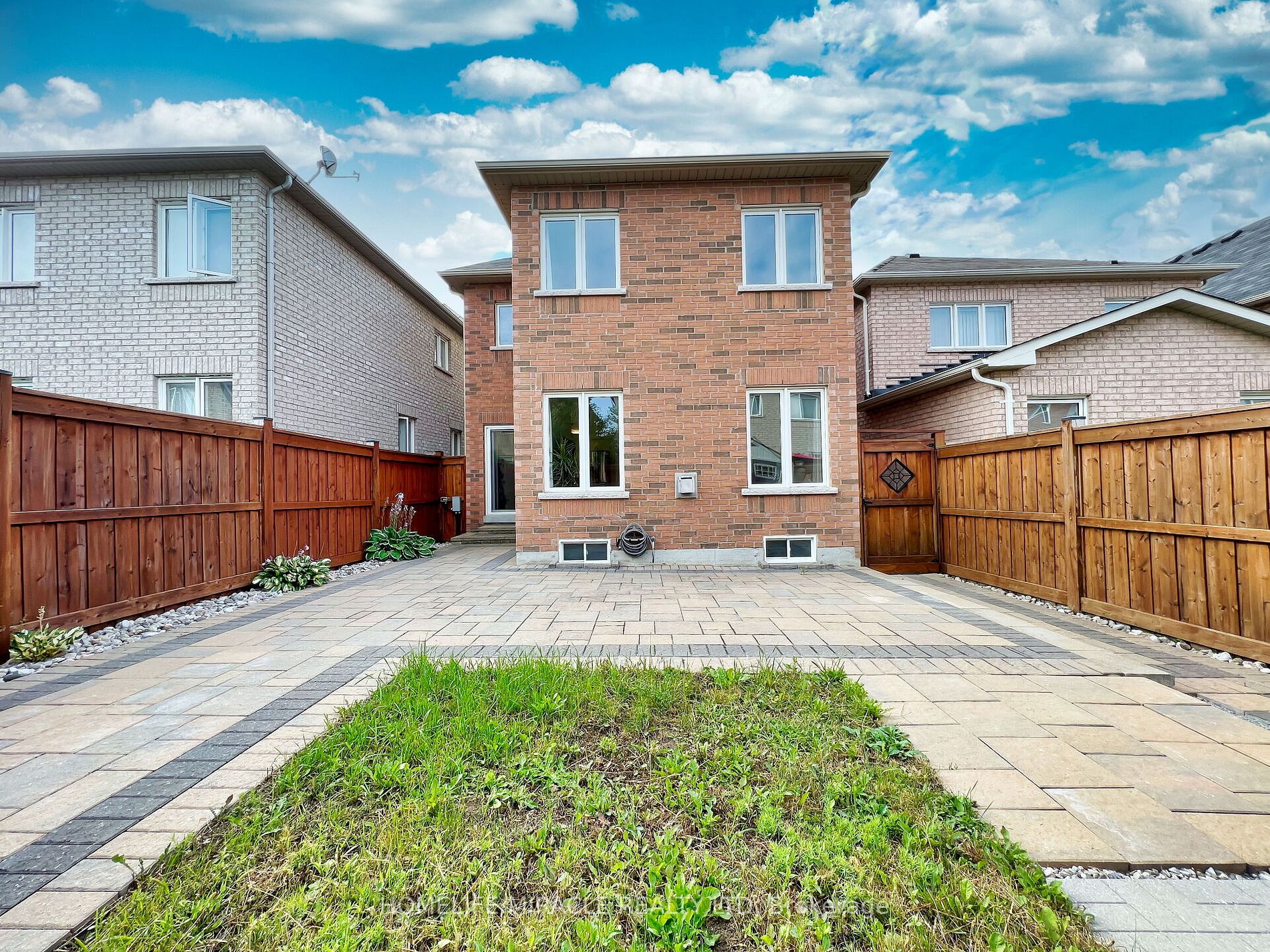110 Herefordshire Crescent