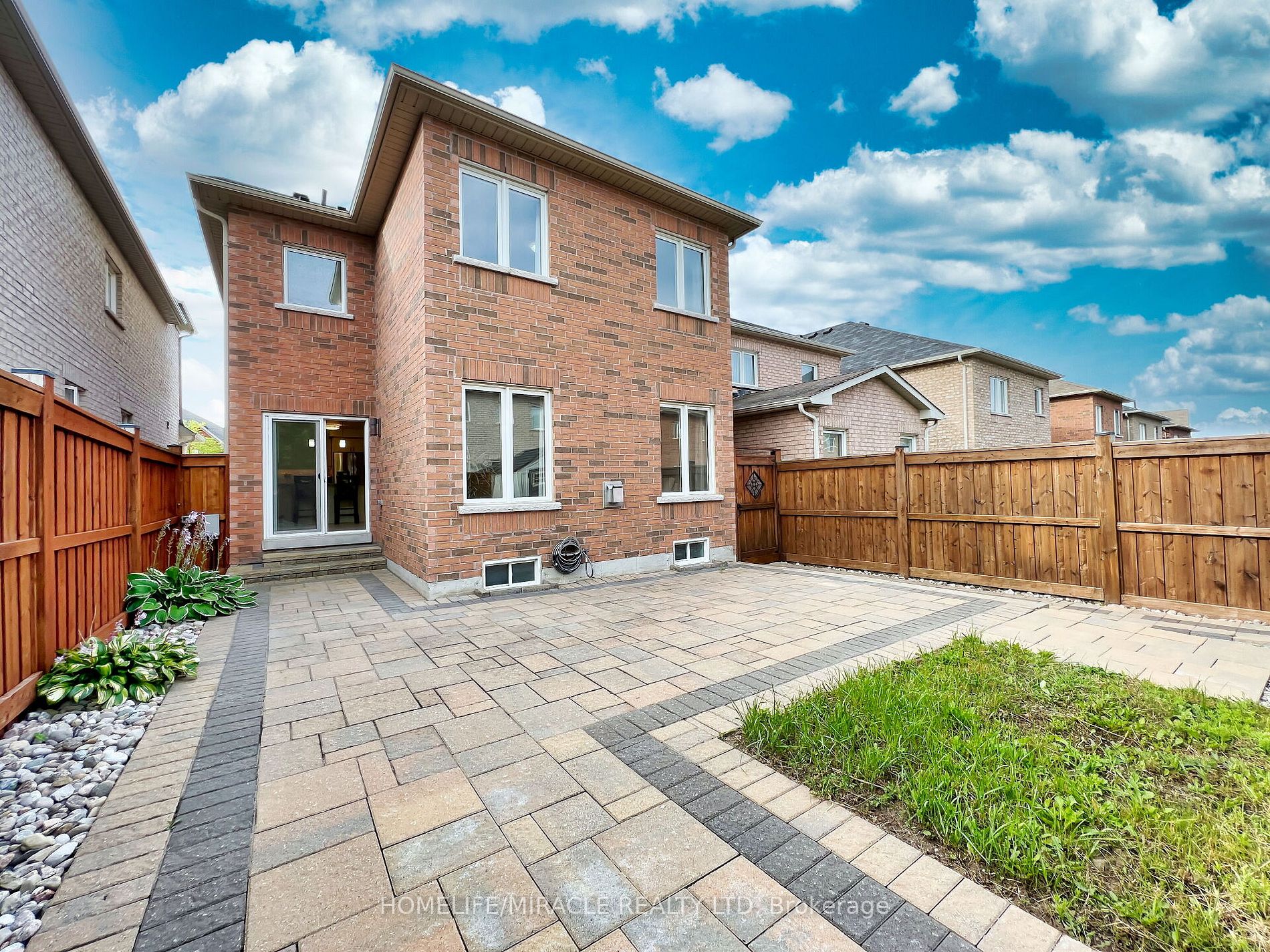 110 Herefordshire Crescent