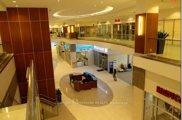 7163 Yonge St, #208