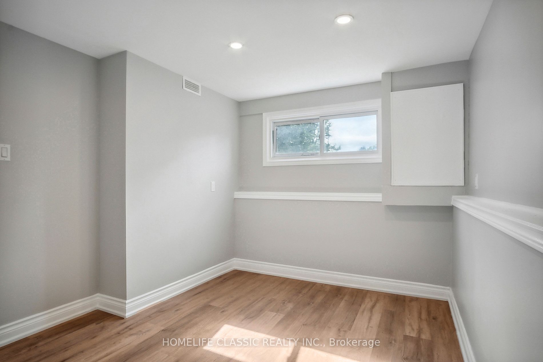 1015 Westmount Ave