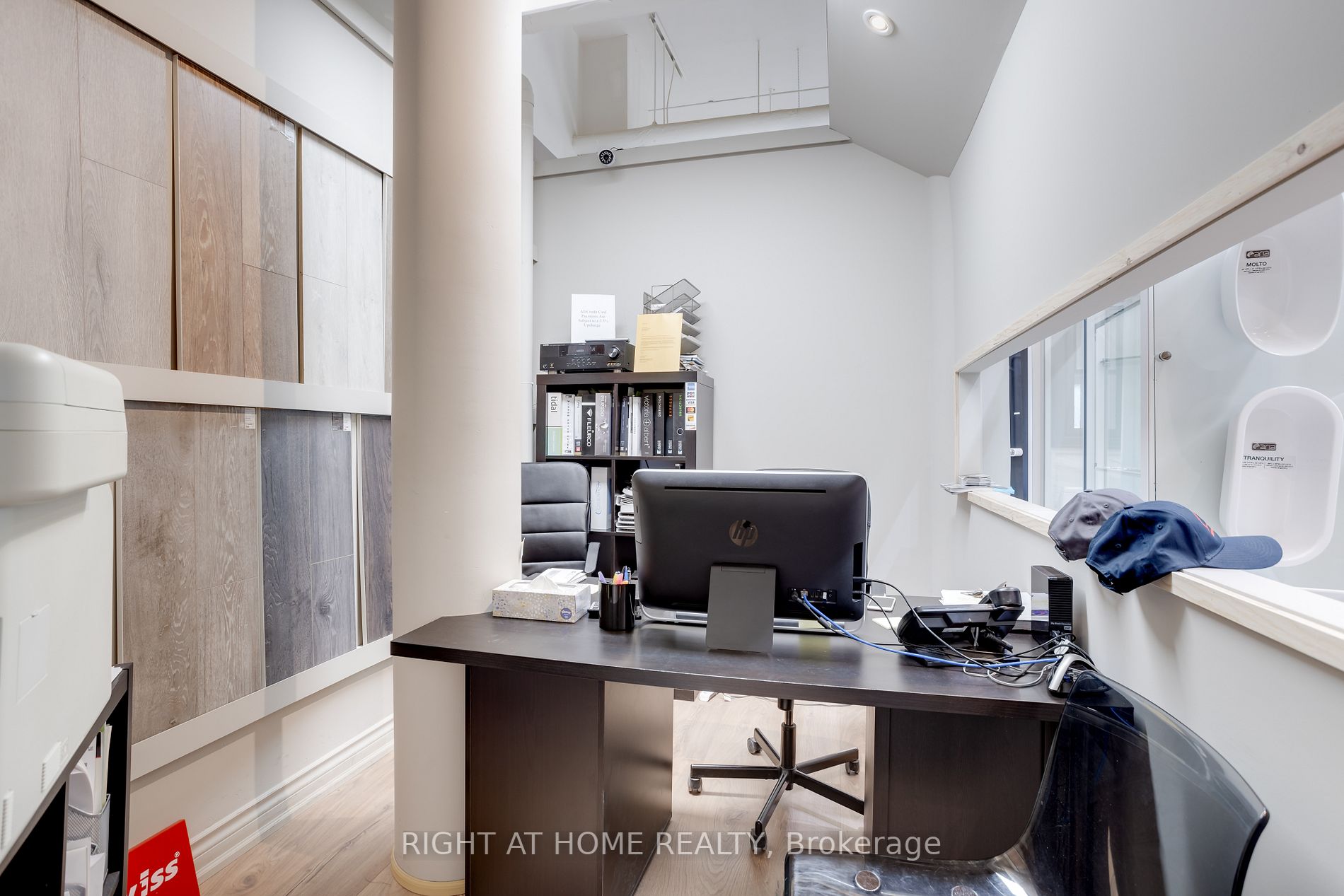 160 Wellington St E, #2