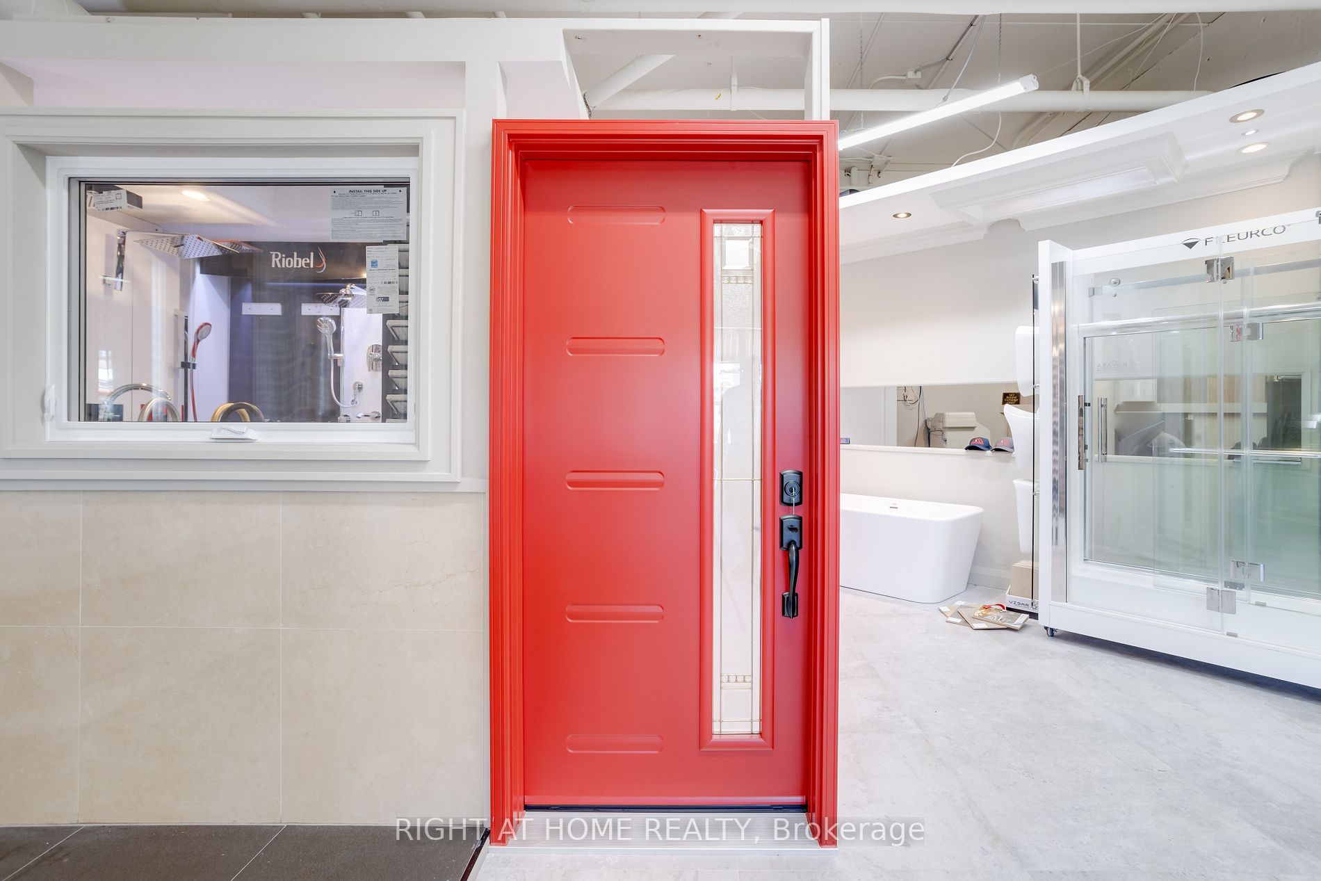 160 Wellington St E, #2