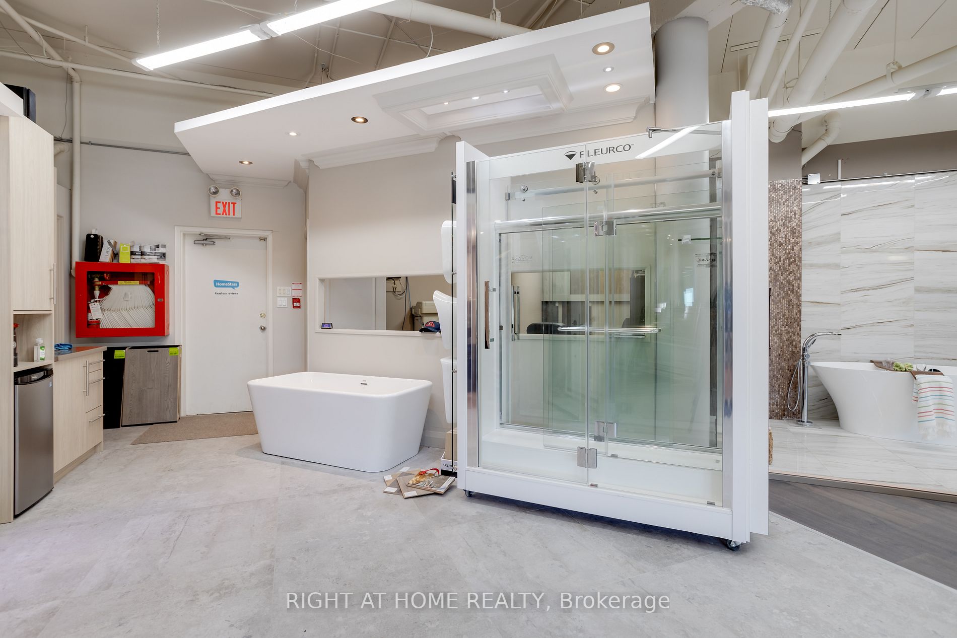 160 Wellington St E, #2