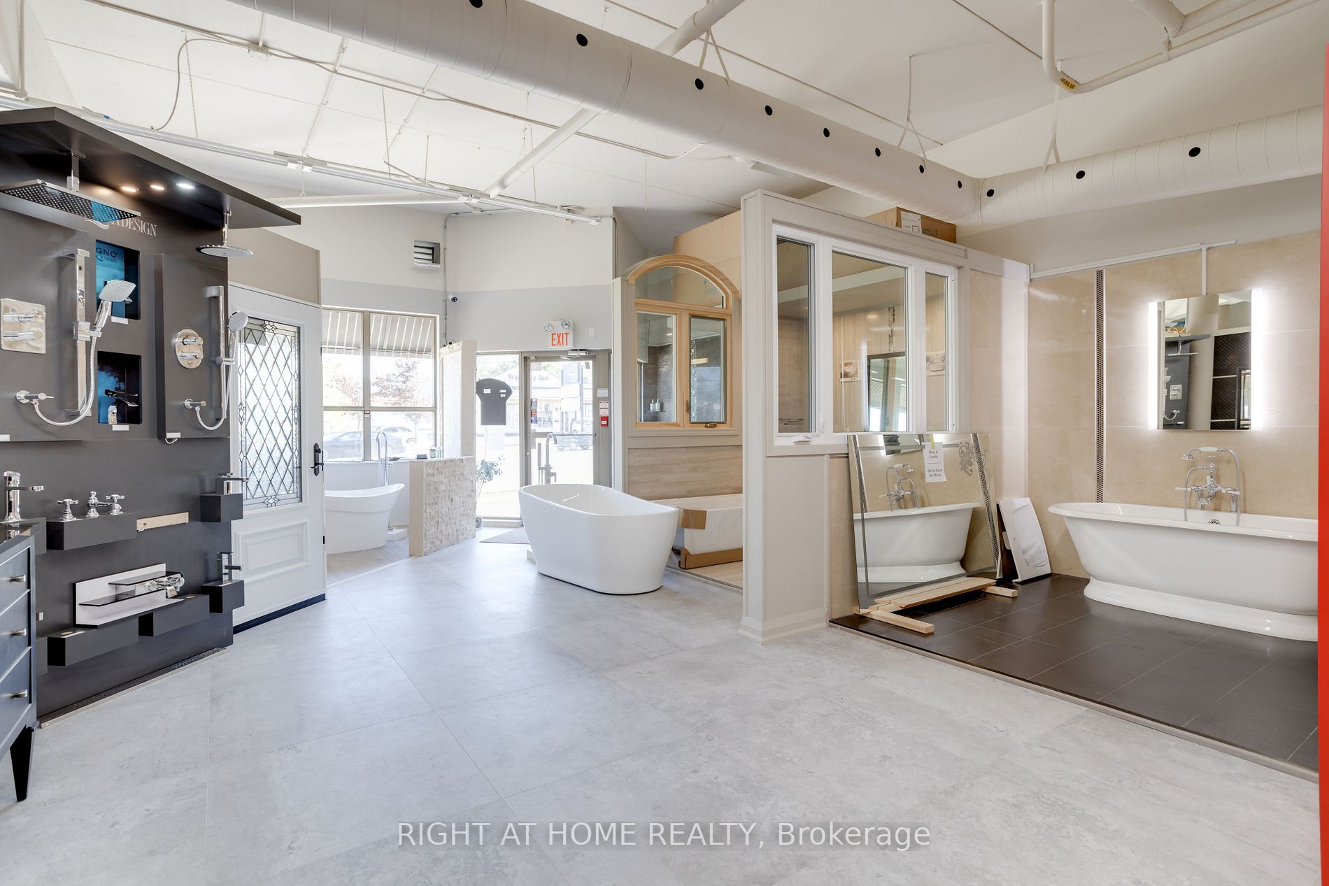 160 Wellington St E, #2