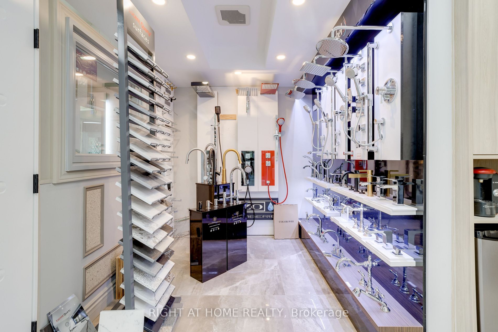 160 Wellington St E, #2