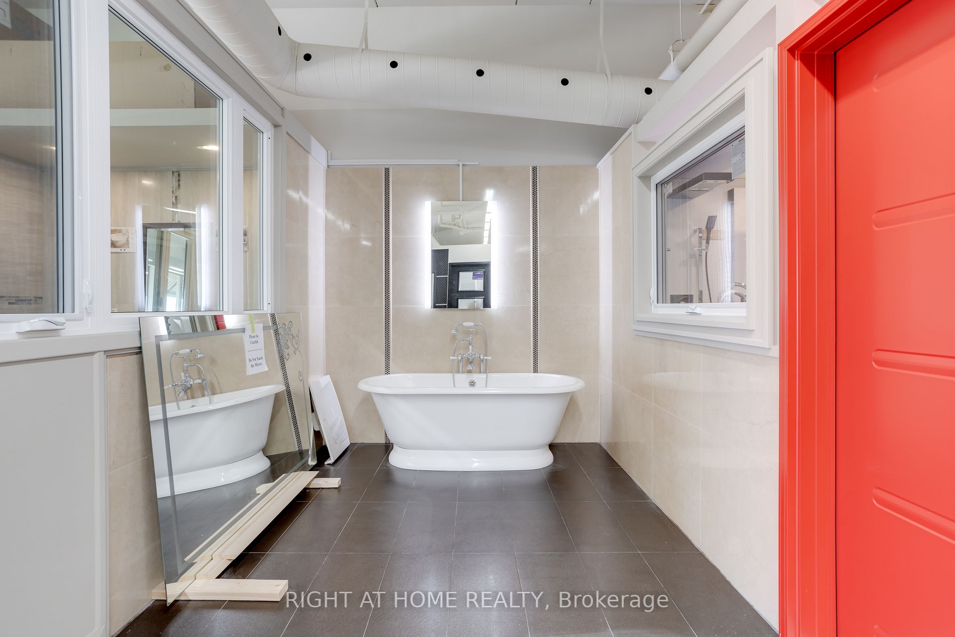 160 Wellington St E, #2