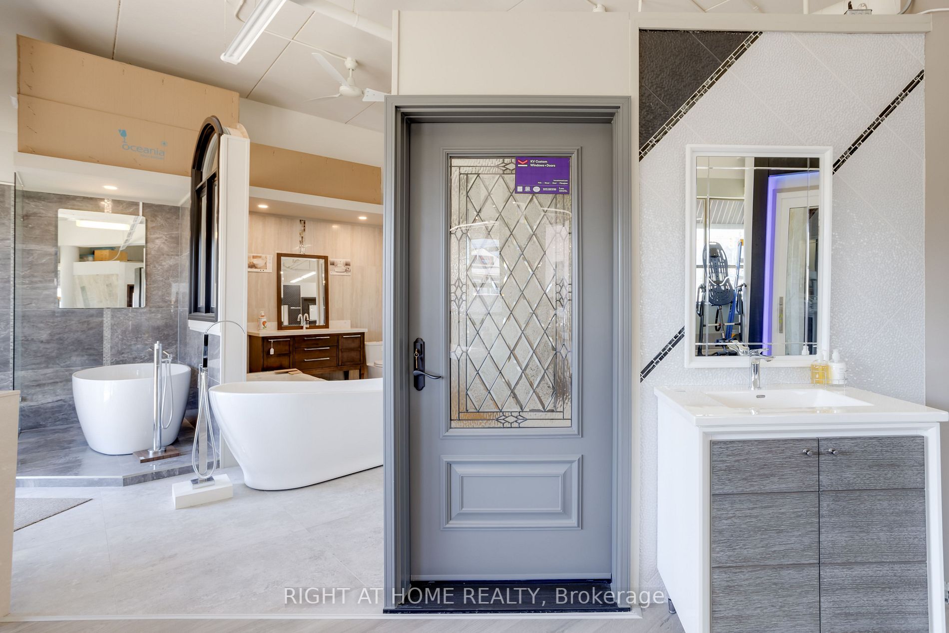 160 Wellington St E, #2