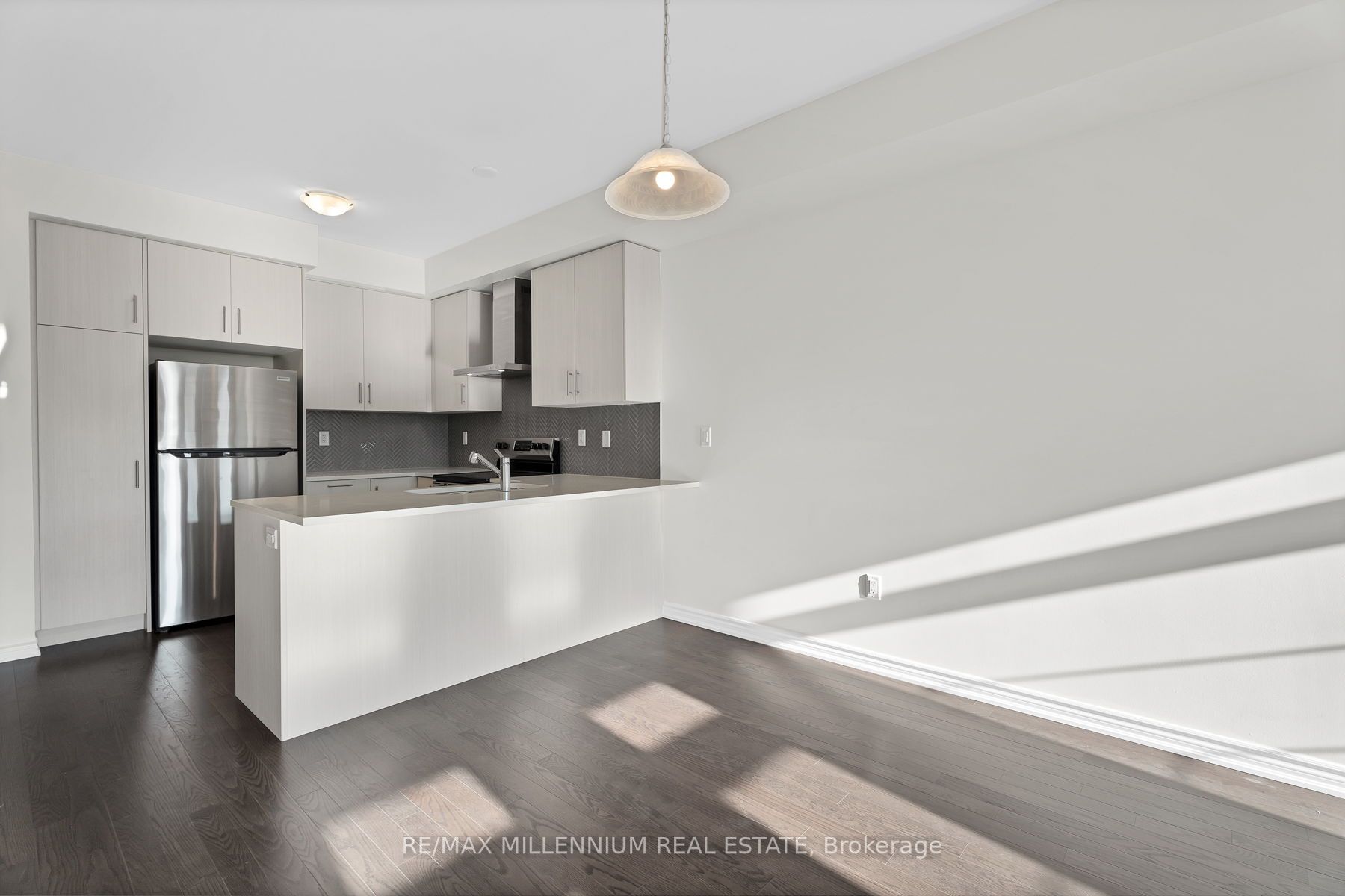 32 Paisley Dr