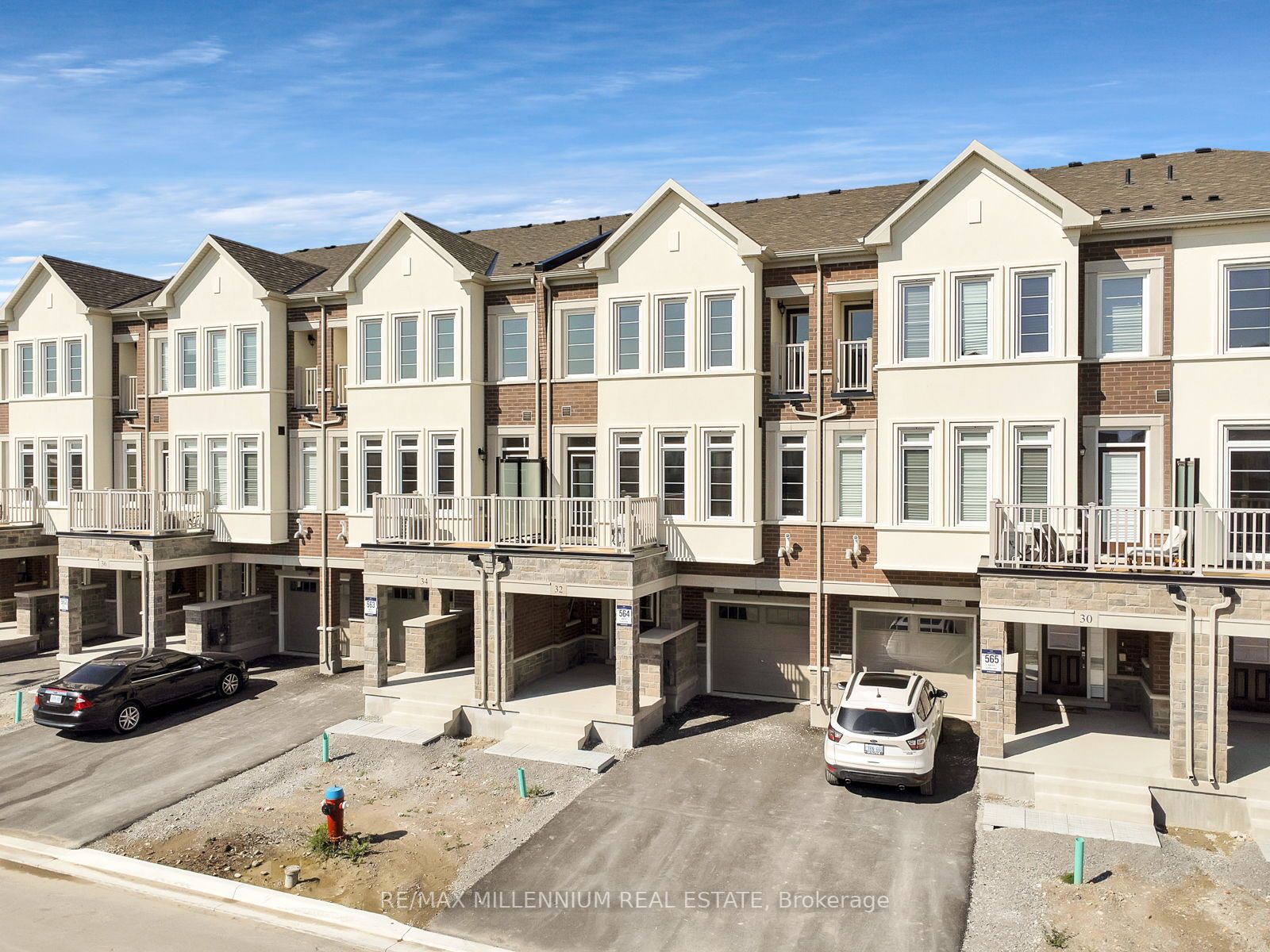 32 Paisley Dr