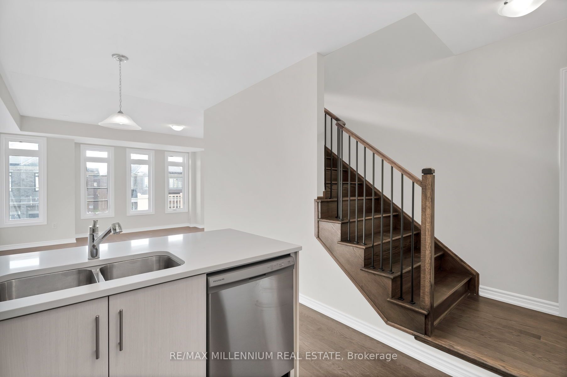 32 Paisley Dr