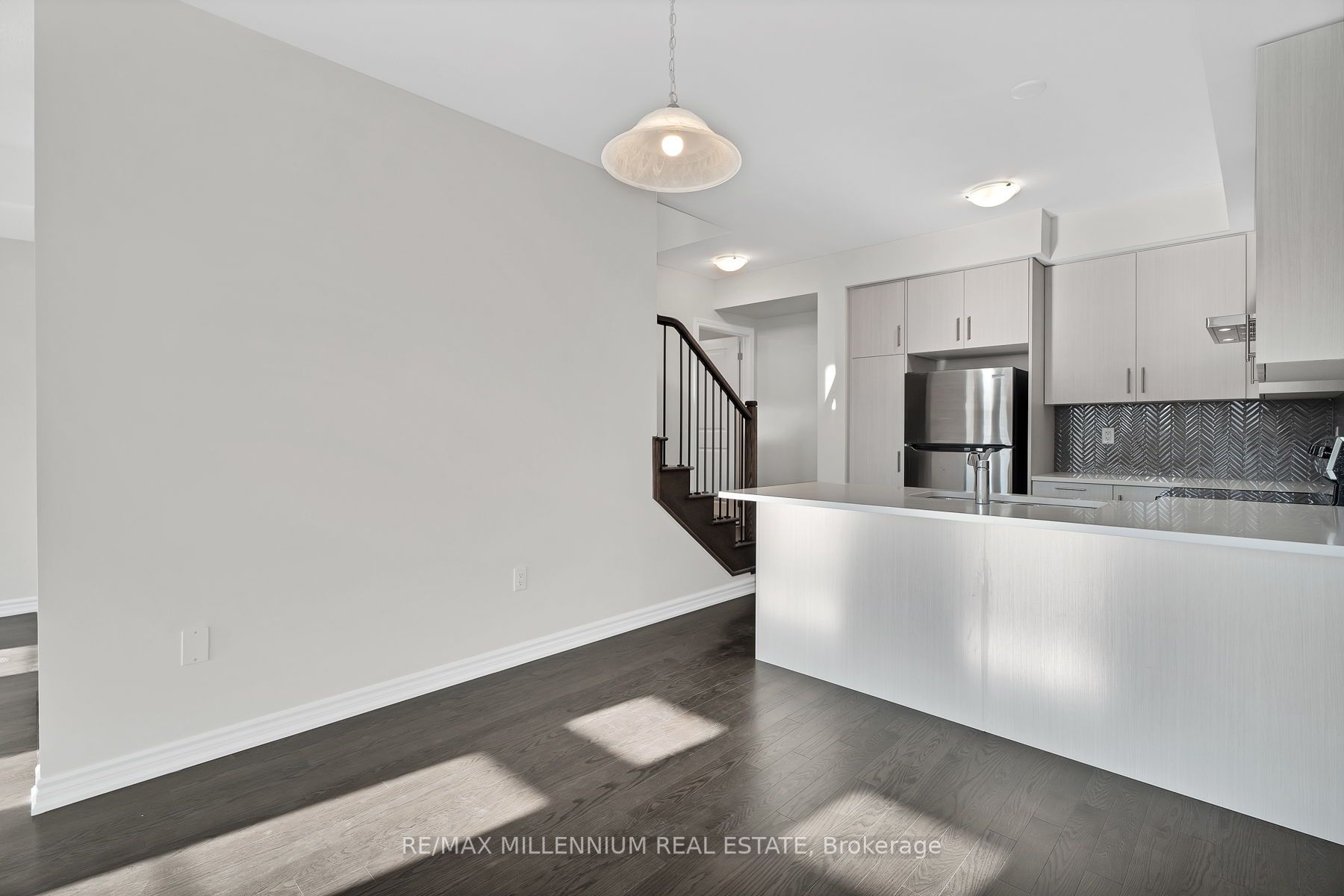 32 Paisley Dr