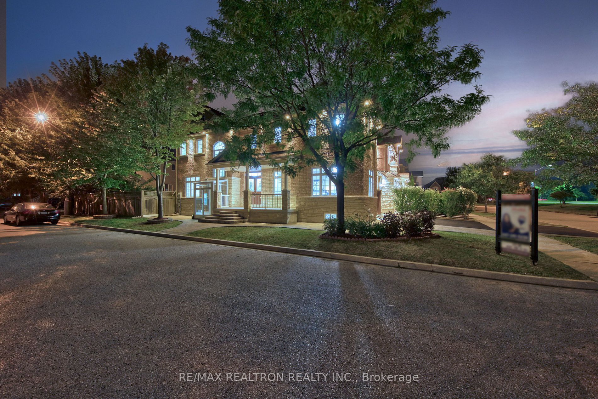 42 Reginald Lamb Cres