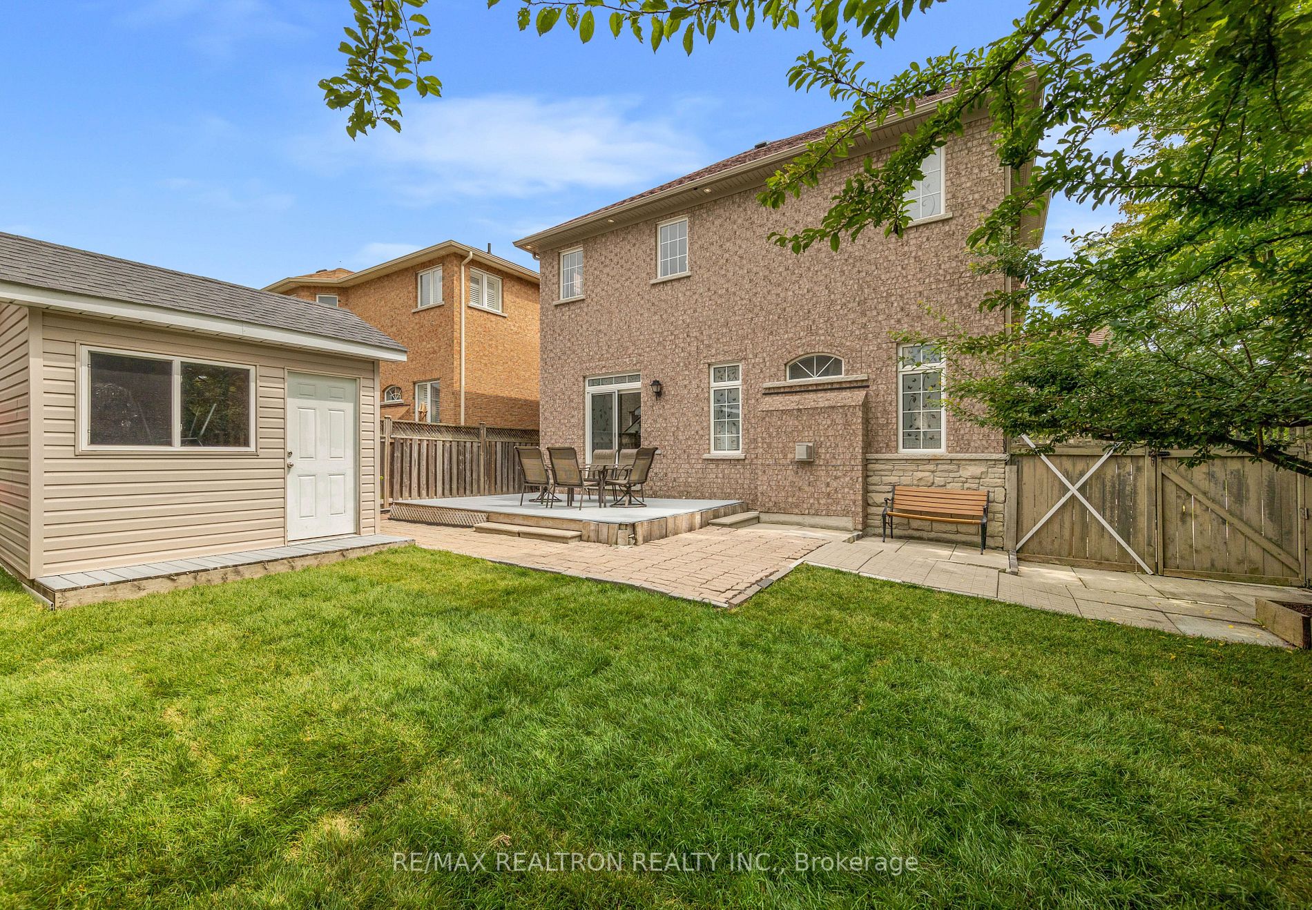 42 Reginald Lamb Cres