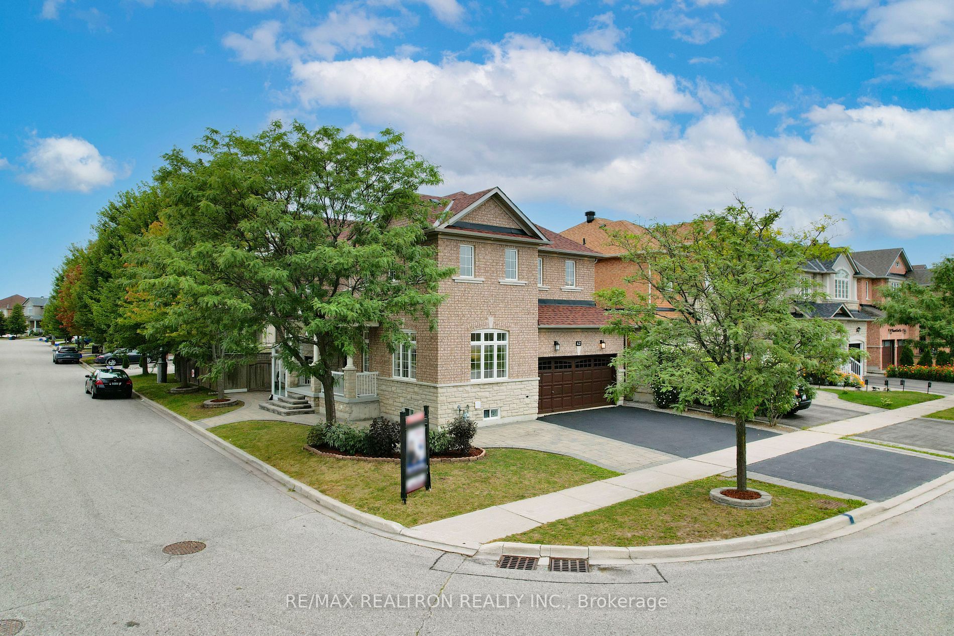 42 Reginald Lamb Cres