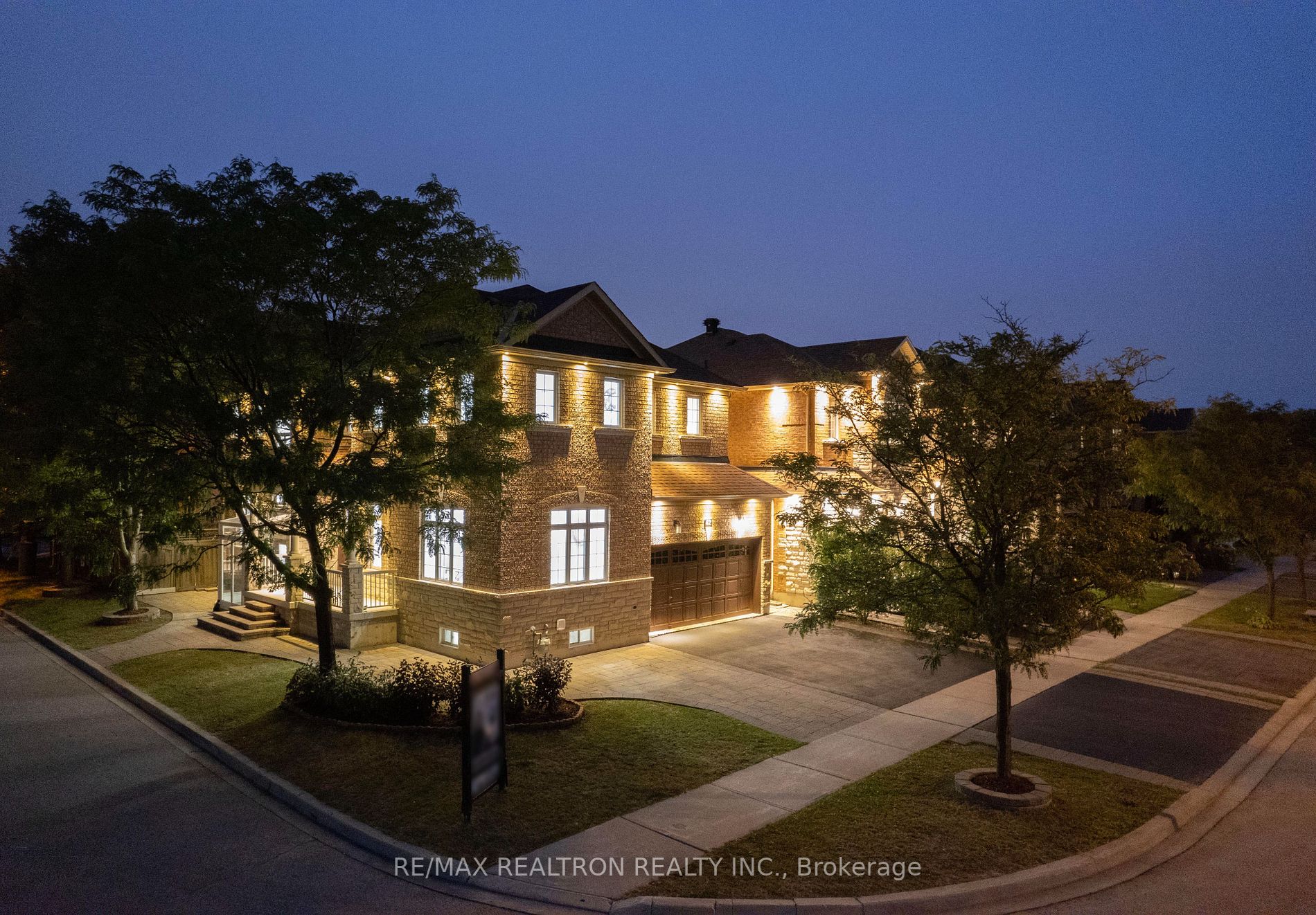 42 Reginald Lamb Cres