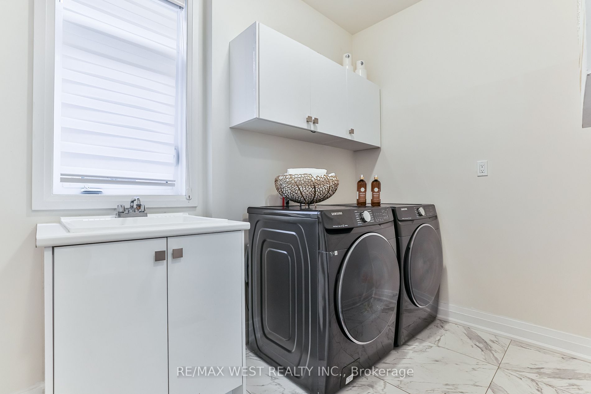 23 Jonkman Blvd