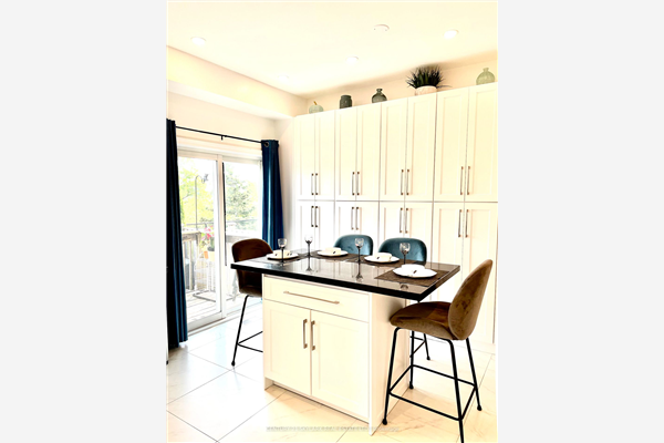 569 Reeves Way Blvd, Whitchurch-Stouffville