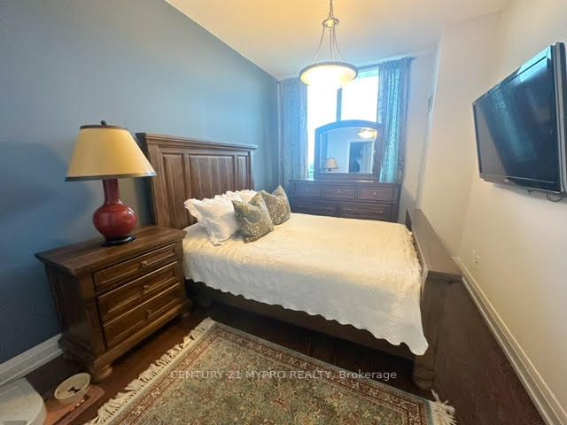7167 Yonge St, #810