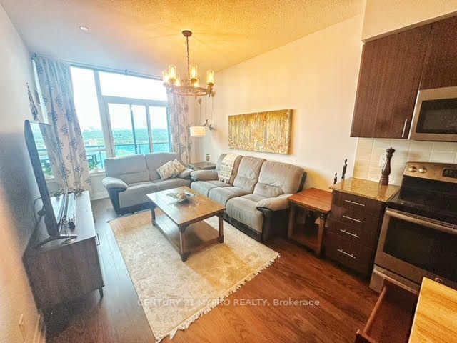 7167 Yonge St, #810