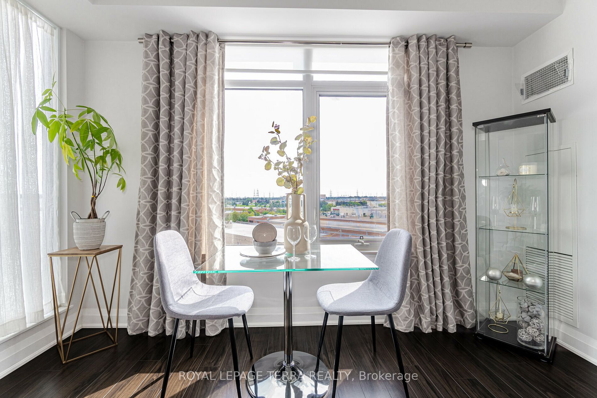 24 Woodstream Blvd, #701