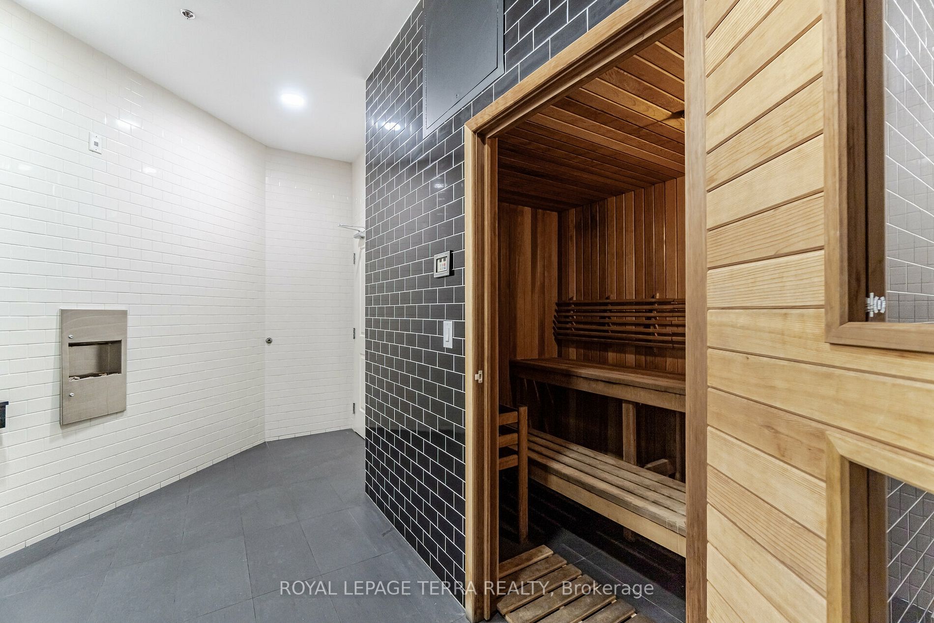 24 Woodstream Blvd, #701