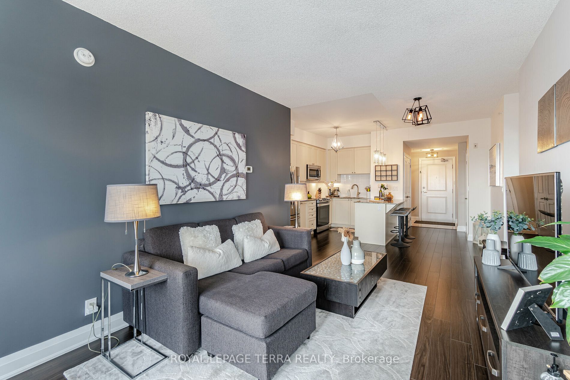 24 Woodstream Blvd, #701