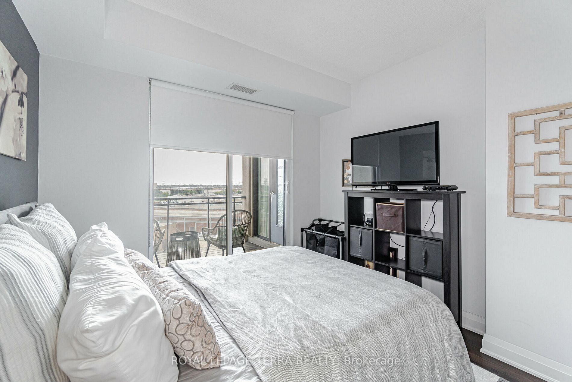 24 Woodstream Blvd, #701