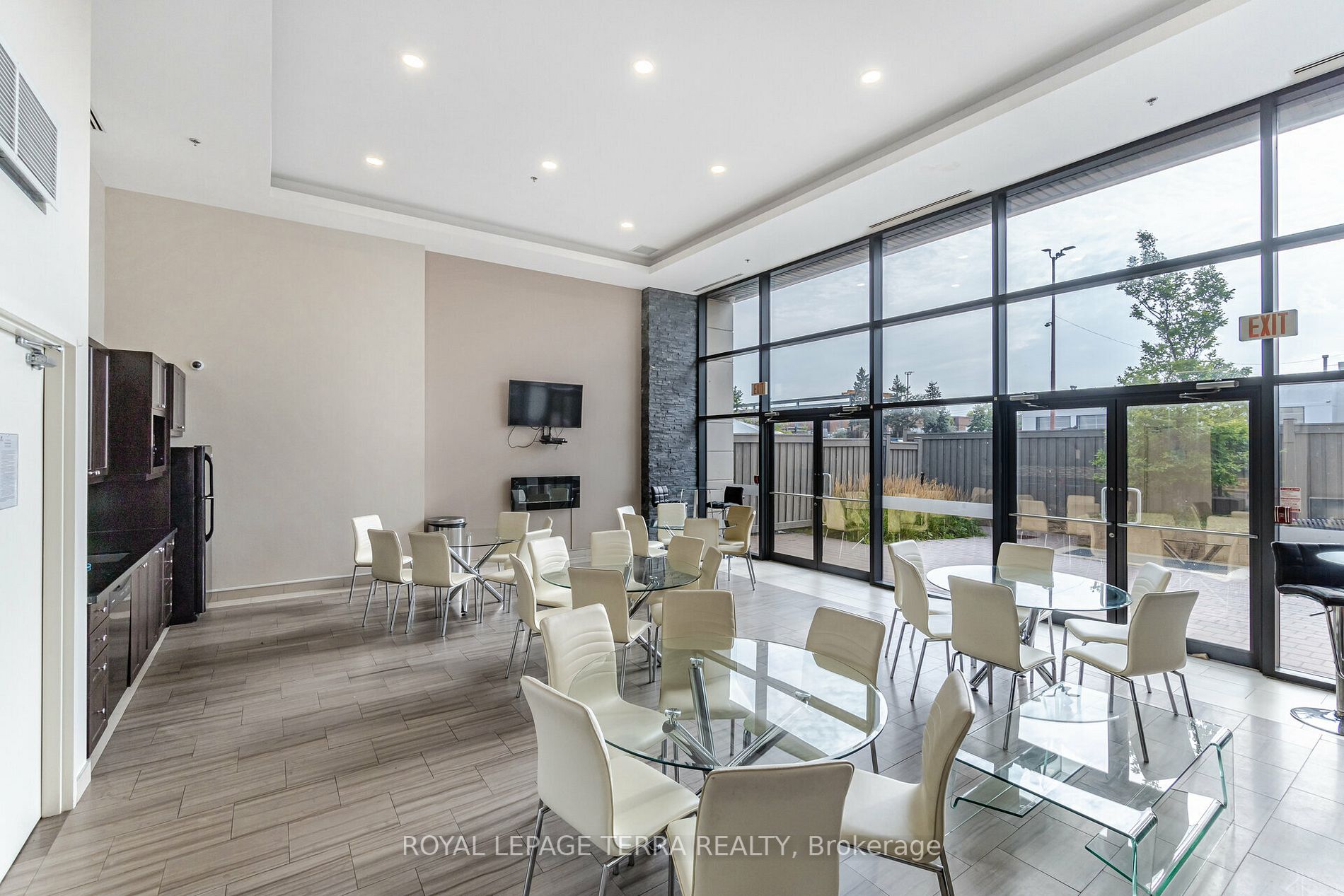 24 Woodstream Blvd, #701